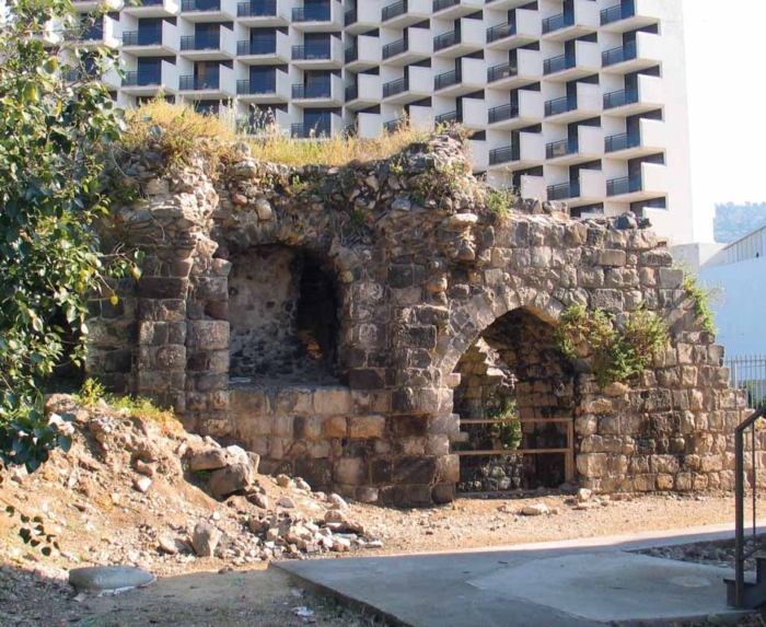 Restes de l’époque croisée insérés dans les fortifications de la citadelle.