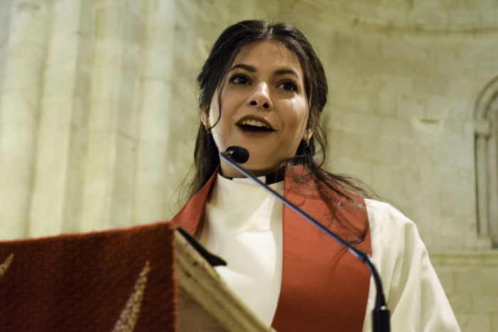 Rev. Sally Azar lors de son ordination en l'église luthérienne du Rédempteur, dans la vieille ville de Jérusalem, 22 janvier 2023 ©Cécile Lemoine/TSM