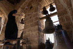 Le clocher latin du Saint-Sépulcre et son carillon grec